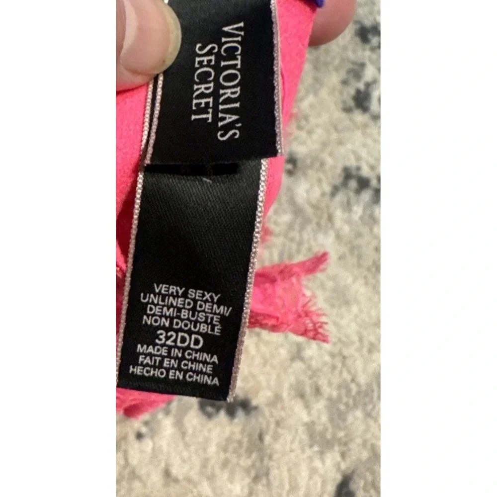 Victorias Secret Very Sexy Pink Neon Eyelash Lace Unlined Demi Bra 32DD